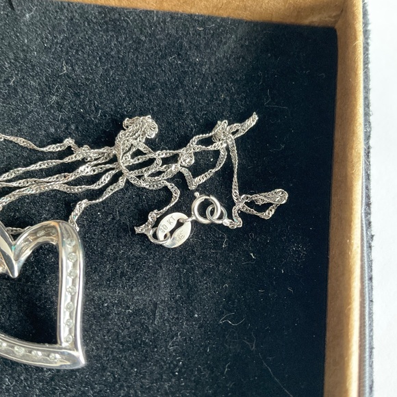 10k Solid goldHeart Necklace - Picture 7 of 10